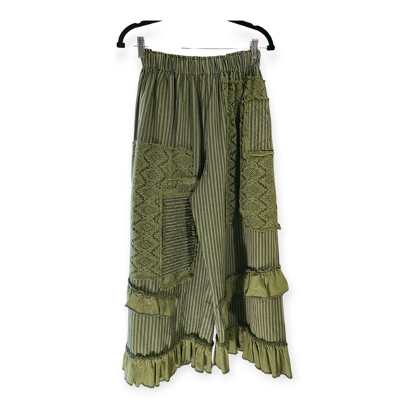 Green Striped Women's Cropped Pants With Ruffules - Picture 7 of 7